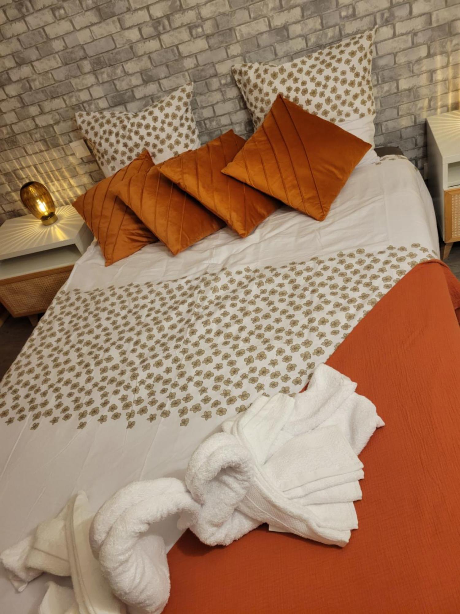 Le Duplex Du Cocon De แวร์ซาย ภายนอก รูปภาพ